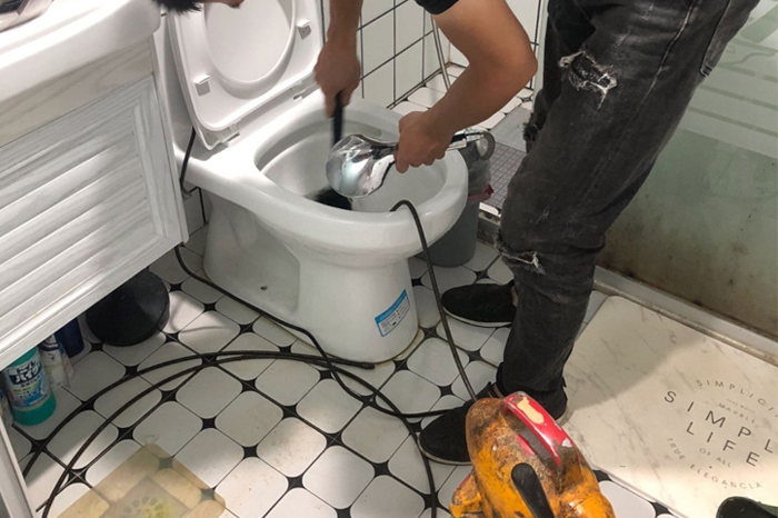 东山马桶堵塞自己疏通还是找师傅?专业上门服务让你省时更省心